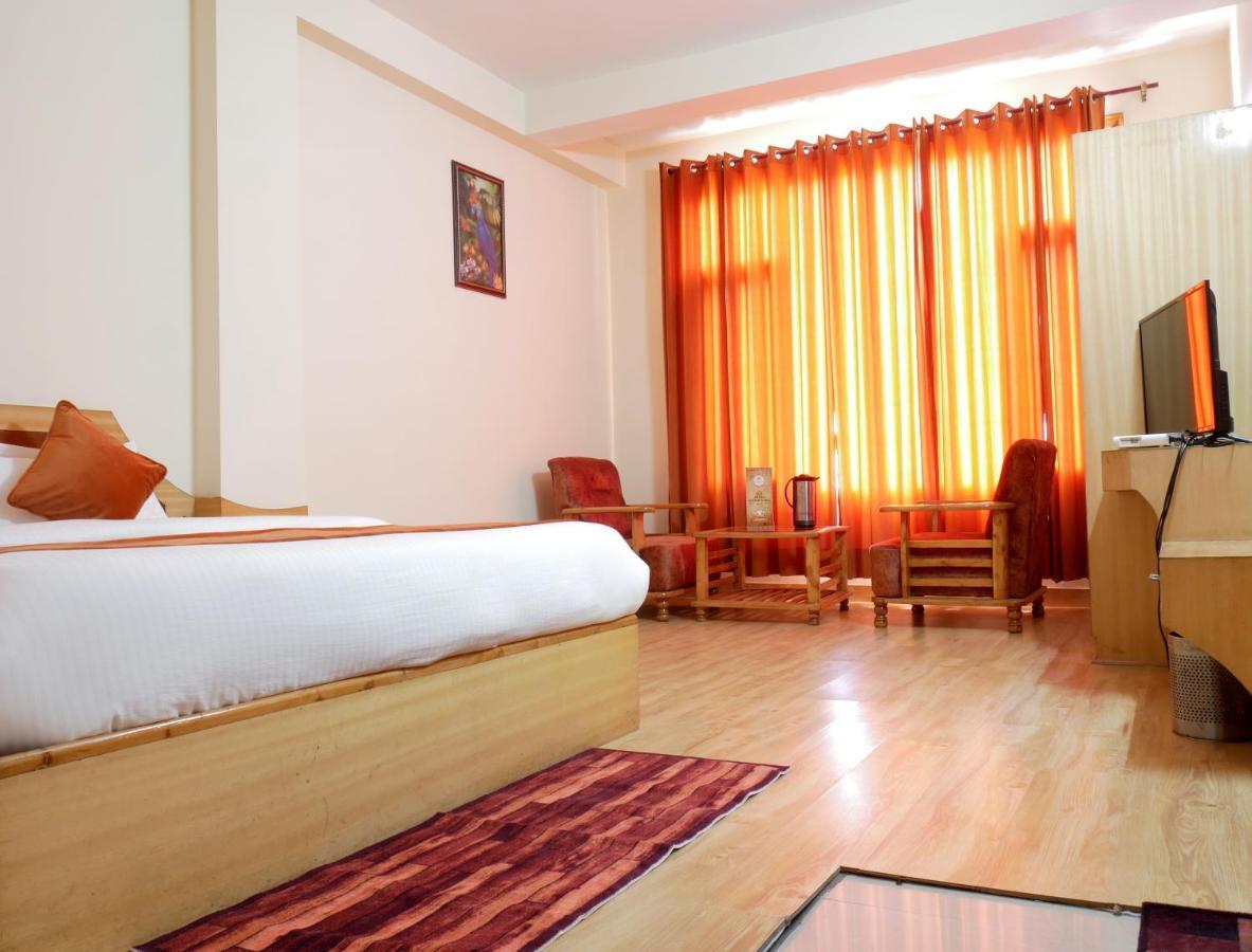 New Ambika International Mall Road Hotel Manali  Ngoại thất bức ảnh