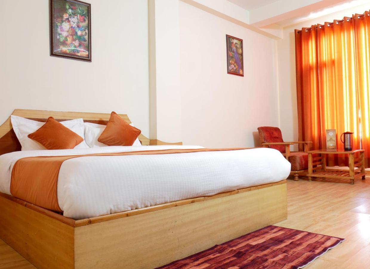 New Ambika International Mall Road Hotel Manali  Ngoại thất bức ảnh