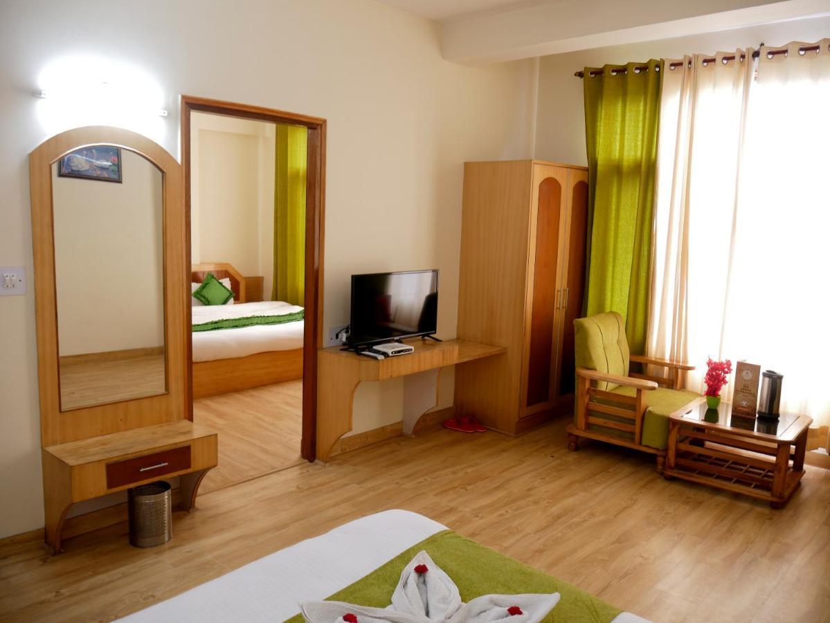 New Ambika International Mall Road Hotel Manali  Ngoại thất bức ảnh