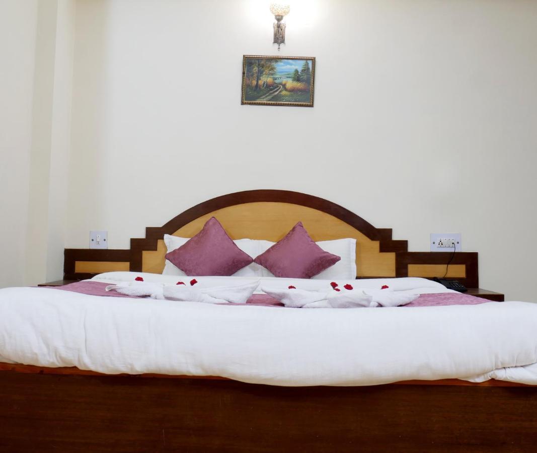 New Ambika International Mall Road Hotel Manali  Ngoại thất bức ảnh