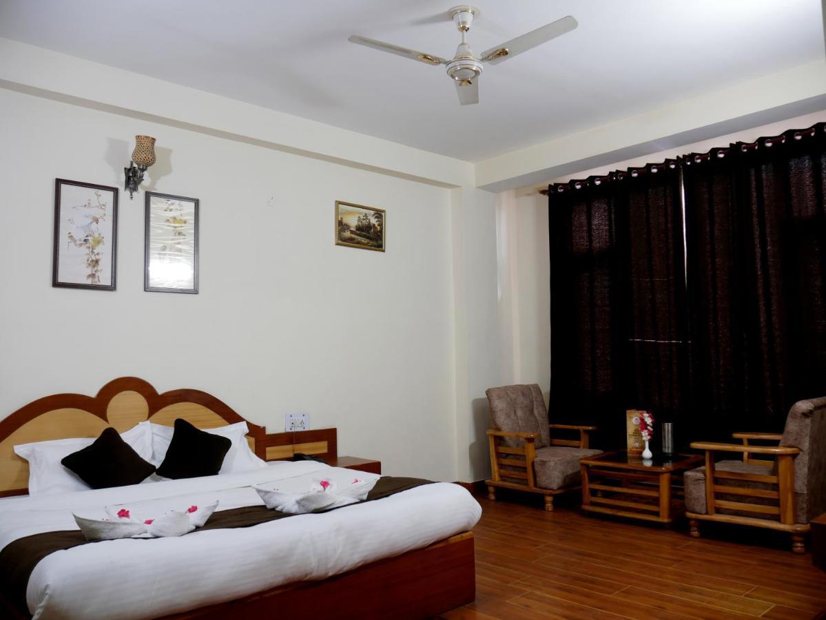 New Ambika International Mall Road Hotel Manali  Ngoại thất bức ảnh