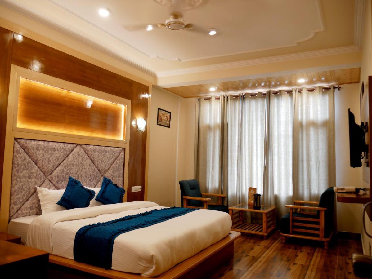 New Ambika International Mall Road Hotel Manali  Ngoại thất bức ảnh