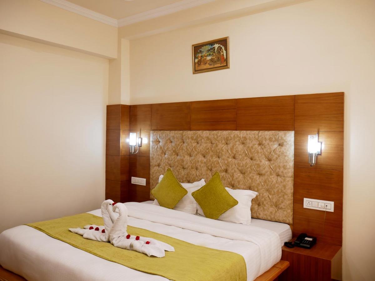 New Ambika International Mall Road Hotel Manali  Ngoại thất bức ảnh
