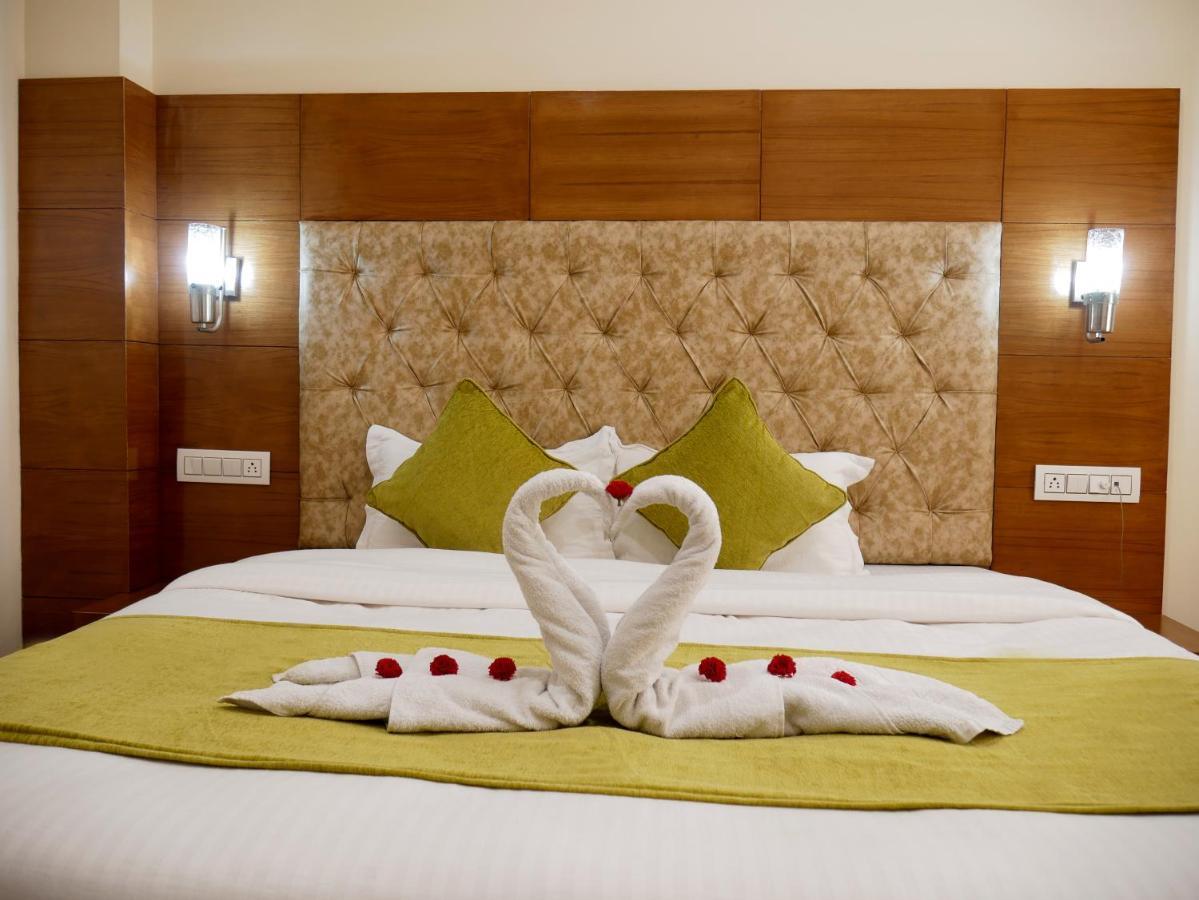 New Ambika International Mall Road Hotel Manali  Ngoại thất bức ảnh