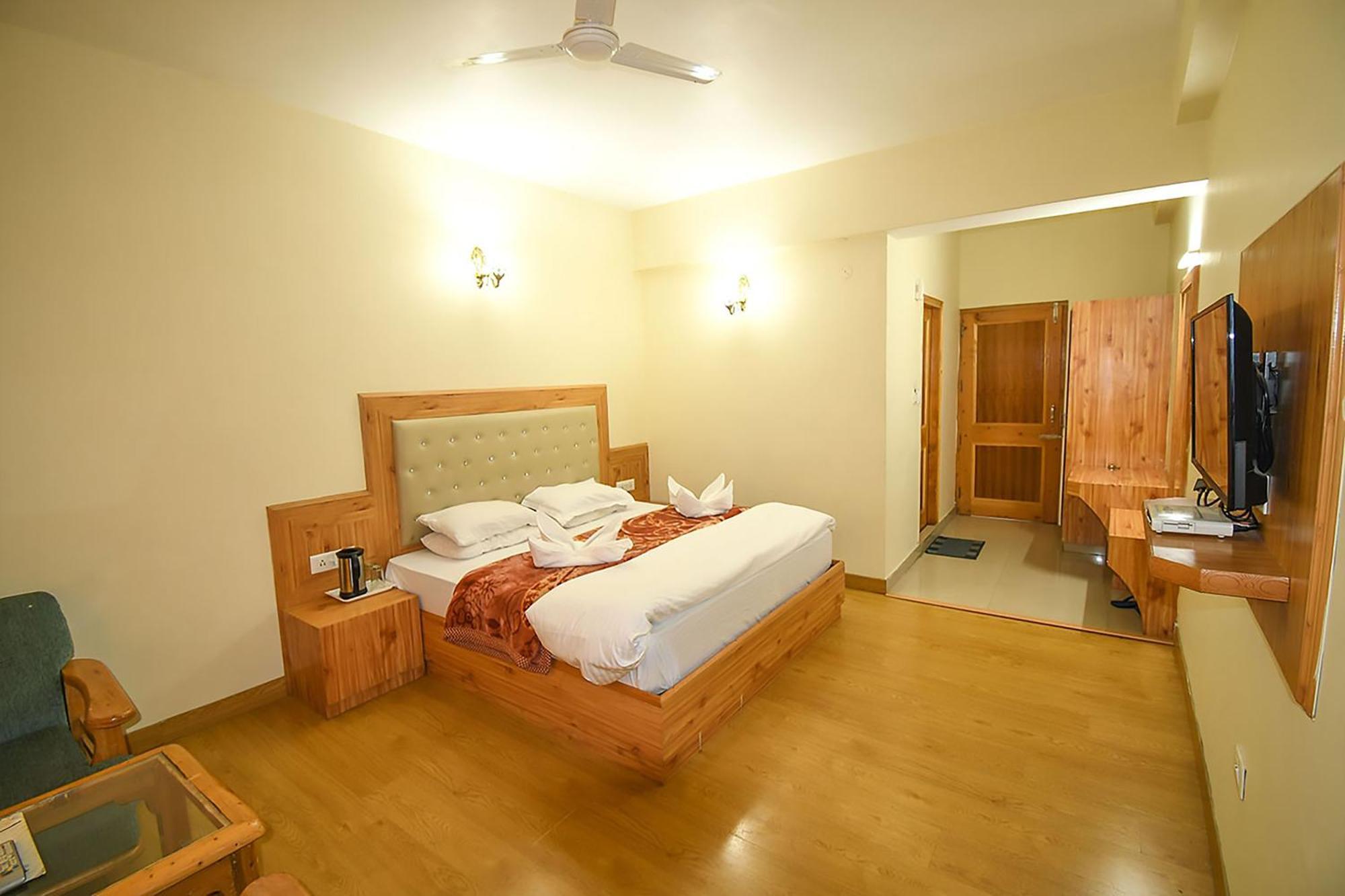 New Ambika International Mall Road Hotel Manali  Ngoại thất bức ảnh