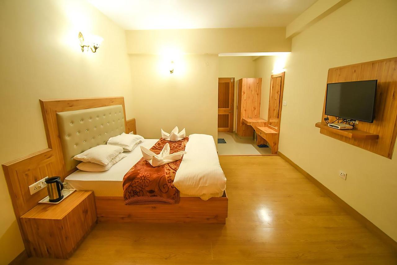 New Ambika International Mall Road Hotel Manali  Ngoại thất bức ảnh