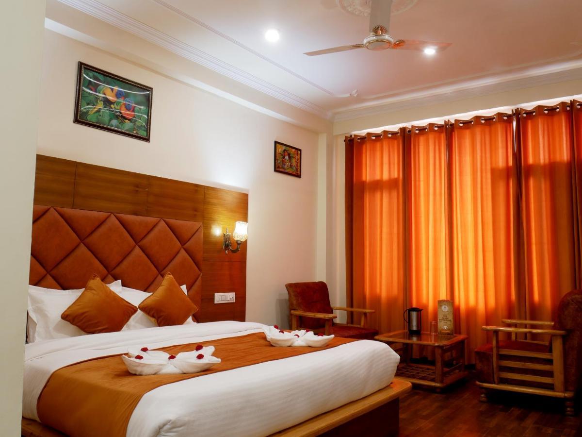 New Ambika International Mall Road Hotel Manali  Ngoại thất bức ảnh