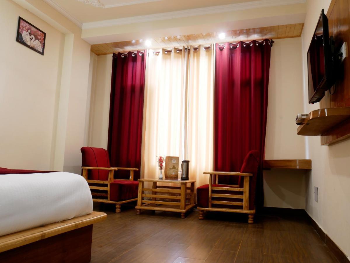 New Ambika International Mall Road Hotel Manali  Ngoại thất bức ảnh