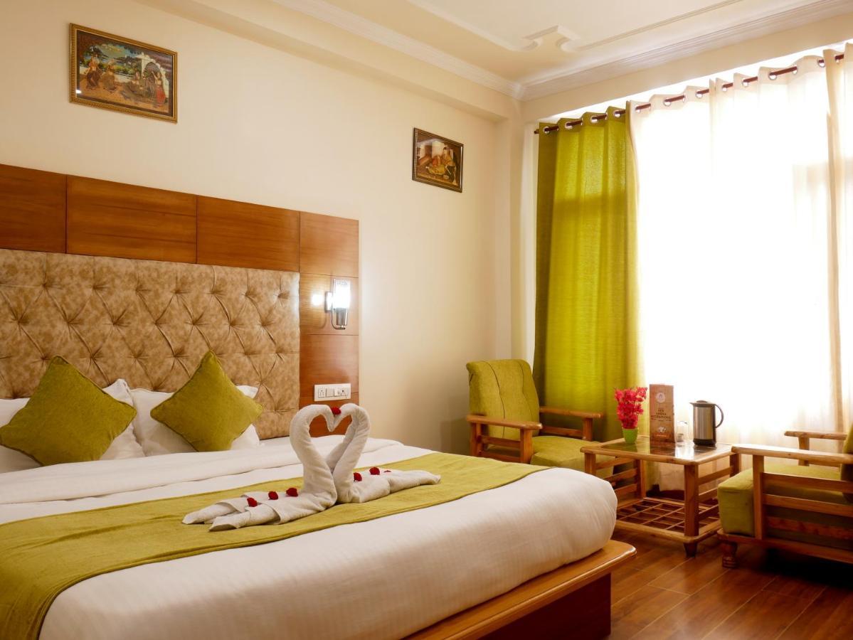 New Ambika International Mall Road Hotel Manali  Ngoại thất bức ảnh