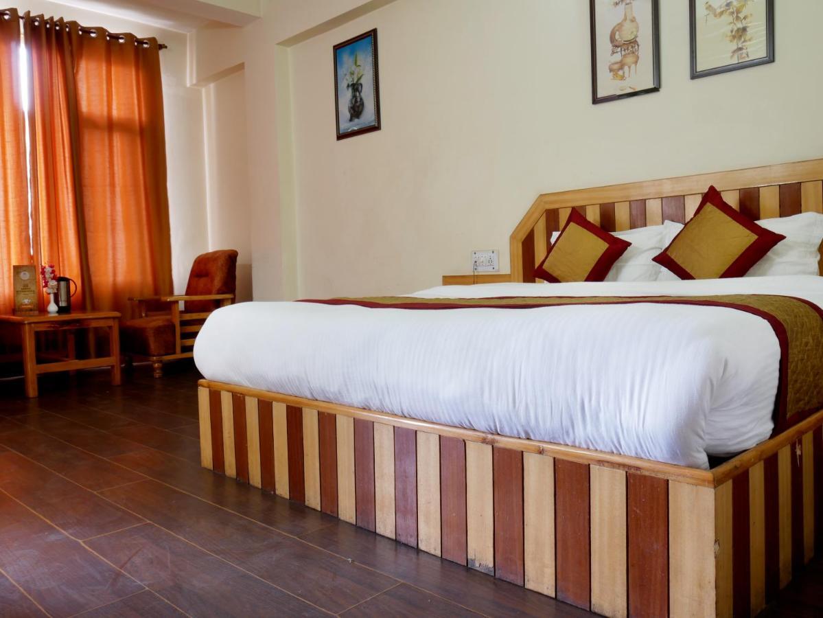 New Ambika International Mall Road Hotel Manali  Ngoại thất bức ảnh