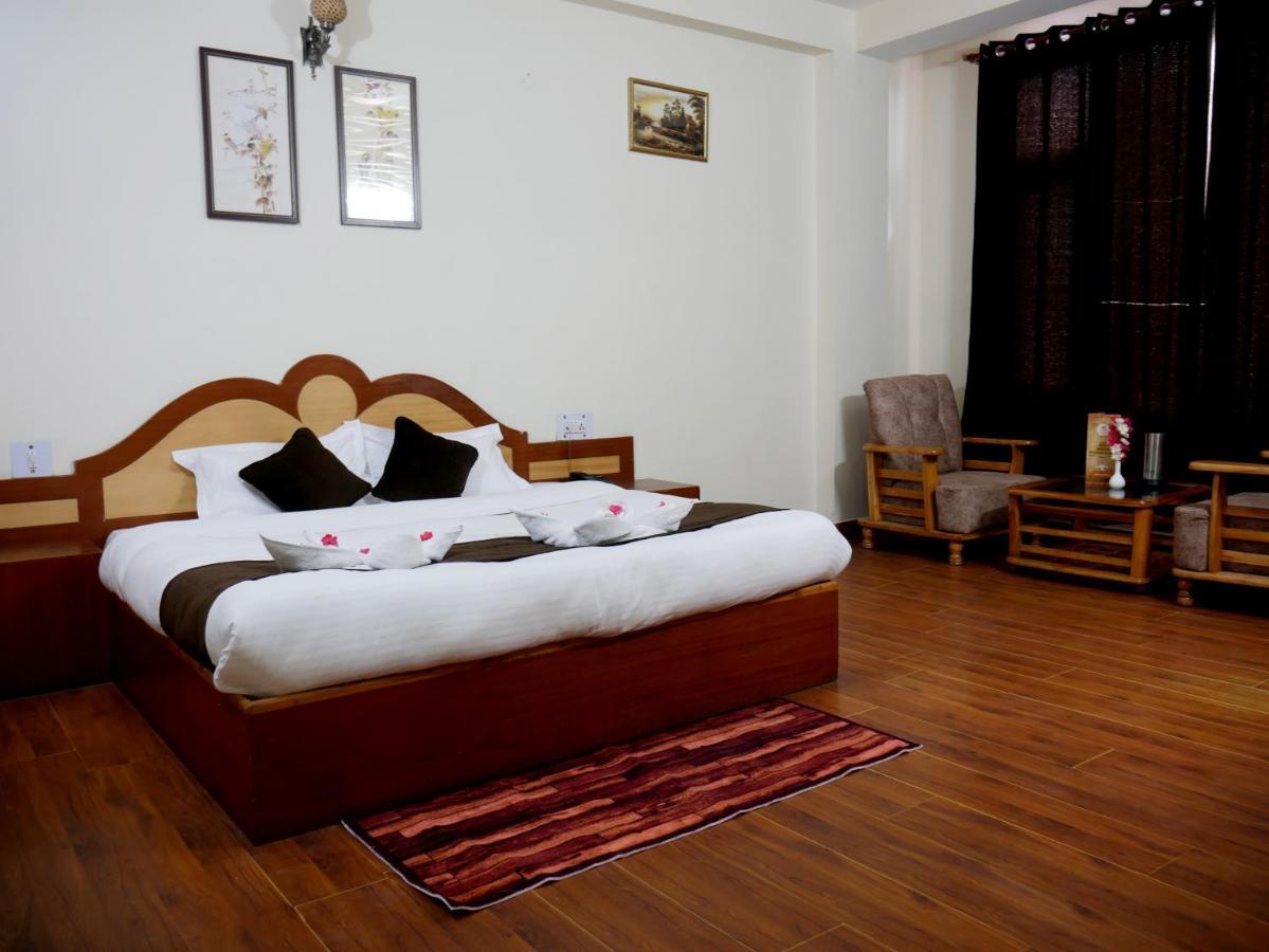 New Ambika International Mall Road Hotel Manali  Ngoại thất bức ảnh