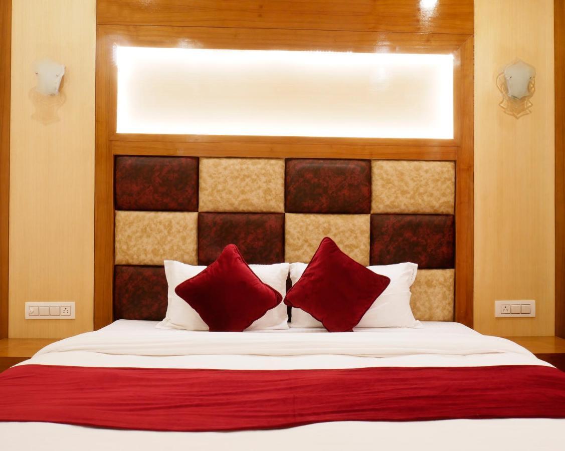 New Ambika International Mall Road Hotel Manali  Ngoại thất bức ảnh